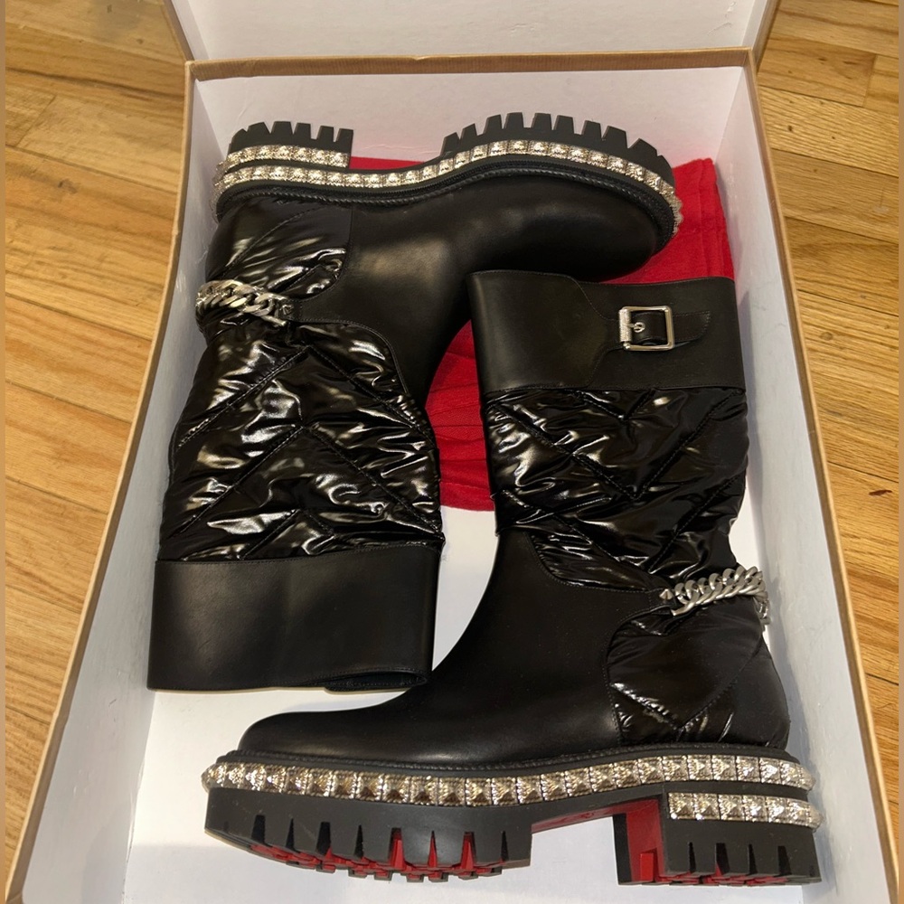 Christian Louboutin Verdonna Flat (Calf length)